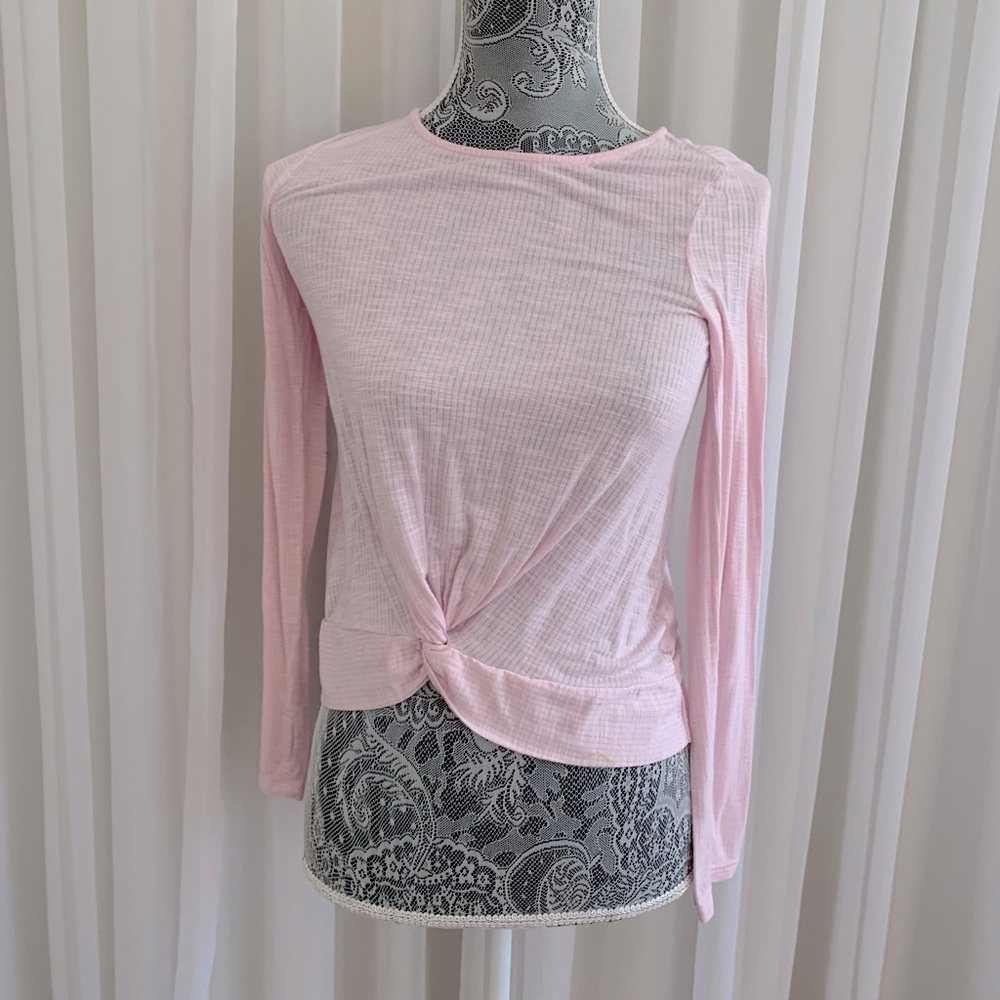 baby pink athletic top